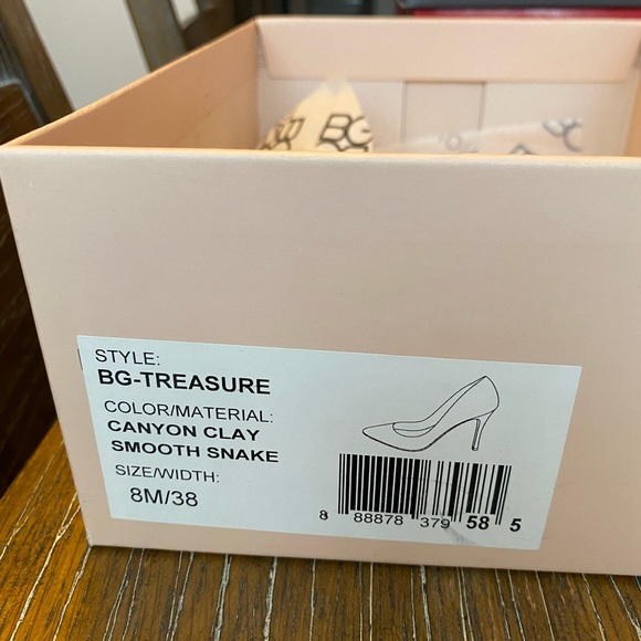 BCBG heels - Picture 4 of 4